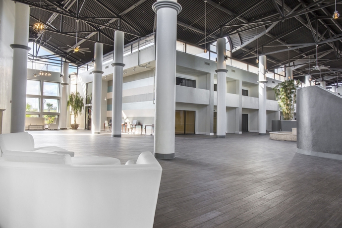 Imagen de los interiores del Hotel Clarion Hotel Orlando International Airport. Foto 13