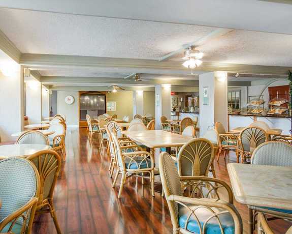 Imagen del bar/restaurante del Hotel Clarion Hotel and Conference Center, Modesto. Foto 2