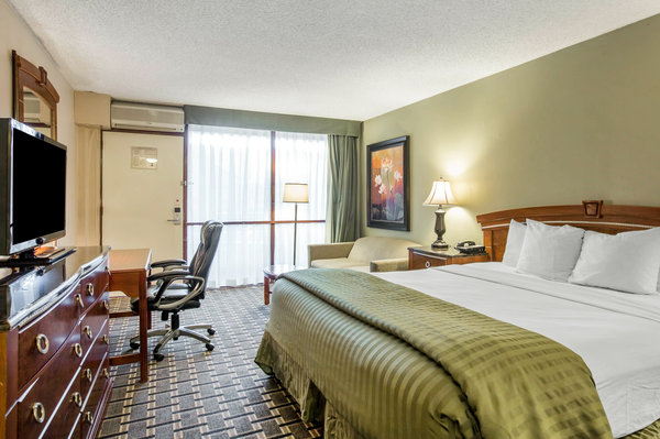Imagen de la habitación del Hotel Clarion Hotel and Conference Center, Modesto. Foto 4
