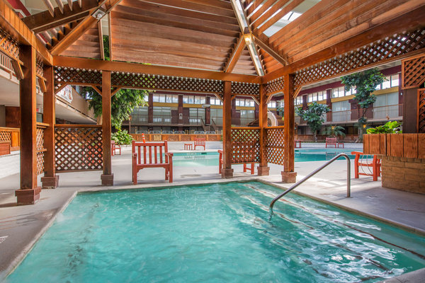 Imagen de la piscina del Hotel Clarion Hotel and Conference Center, Modesto. Foto 8
