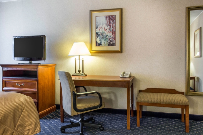 Imagen de la habitación del Hotel Clarion Hotel and Conference Center, Ronkonkoma. Foto 2