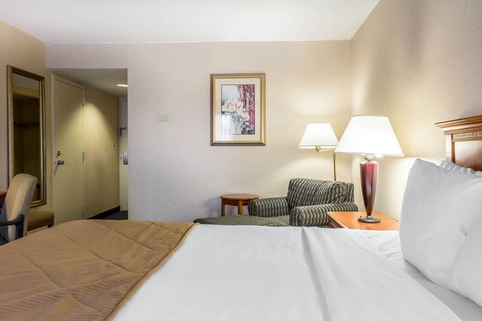 Imagen de la habitación del Hotel Clarion Hotel and Conference Center, Ronkonkoma. Foto 4