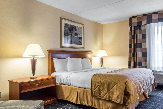 Imagen de la habitación del Hotel Clarion Hotel and Conference Center, Ronkonkoma. Foto 6