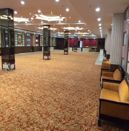 Imagen de los interiores del Hotel Clarion Inn Amps. Foto 7