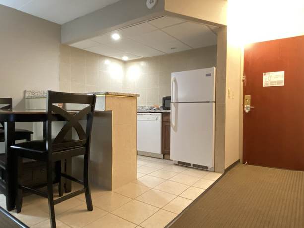 Imagen de la habitación del Hotel Clarion Inn And Suites Airport. Foto 5