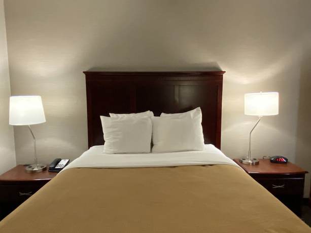 Imagen de la habitación del Hotel Clarion Inn And Suites Airport. Foto 7