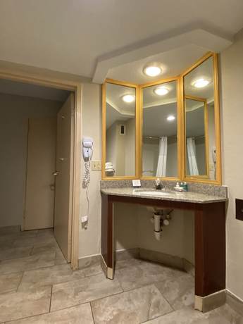 Imagen de la habitación del Hotel Clarion Inn And Suites Airport. Foto 8