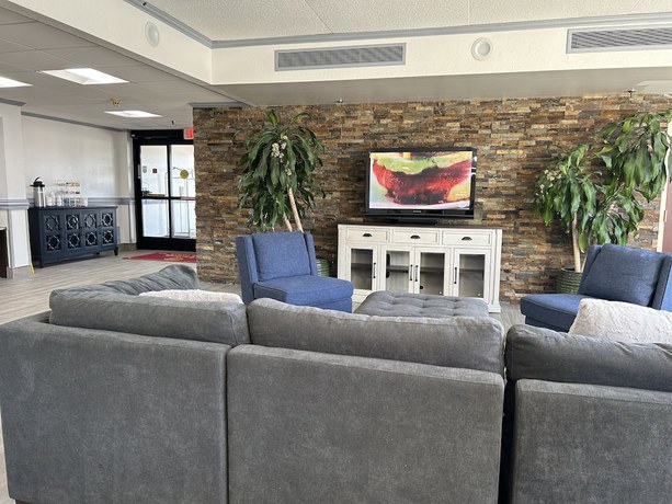 Imagen de los interiores del Hotel Clarion Inn And Suites Airport. Foto 19