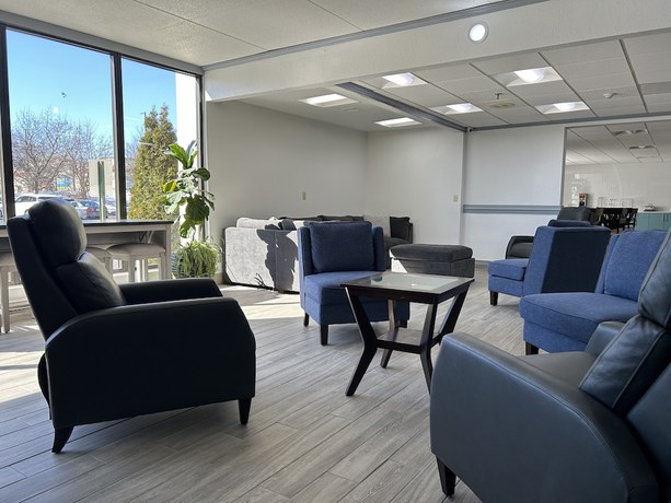 Imagen del bar/restaurante del Hotel Clarion Inn And Suites Airport. Foto 2
