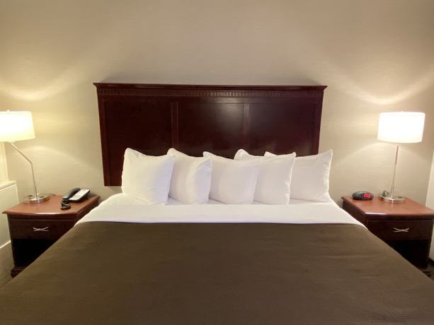 Imagen de la habitación del Hotel Clarion Inn And Suites Airport. Foto 13