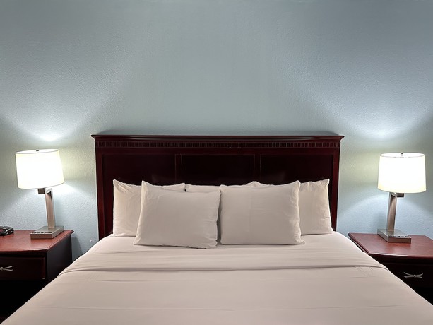 Imagen de la habitación del Hotel Clarion Inn And Suites Airport. Foto 15