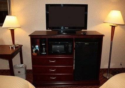 Imagen de la habitación del Hotel Clarion Inn And Suites By Choice Hotels Grand Rapi. Foto 1