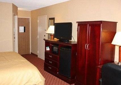 Imagen de la habitación del Hotel Clarion Inn And Suites By Choice Hotels Grand Rapi. Foto 2