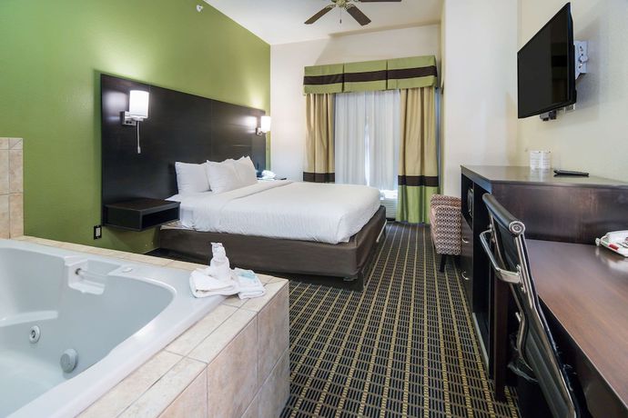 Imagen de la habitación del Hotel Clarion Inn And Suites Weatherford South. Foto 9