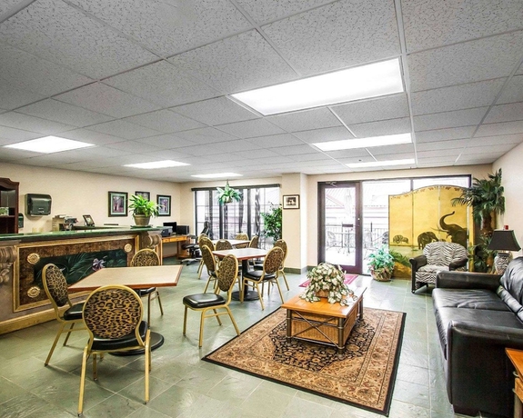 Imagen de los interiores del Hotel Clarion Inn Branson. Foto 17