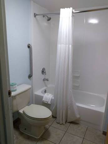 Imagen de la habitación del Hotel Clarion Inn Cleveland. Foto 6