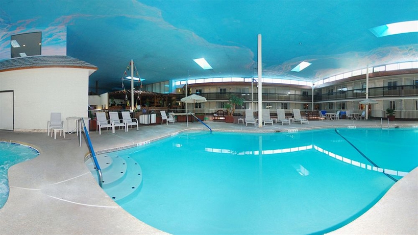 Imagen de la piscina del Hotel Clarion Inn College Park. Foto 5