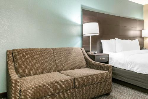 Imagen de la habitación del Hotel Clarion Inn Dayton Airport. Foto 5