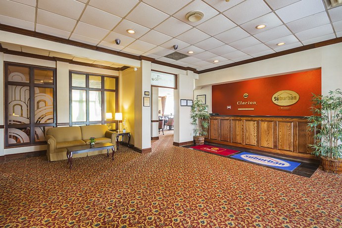 Imagen de los interiores del Hotel Clarion Inn. Foto 18