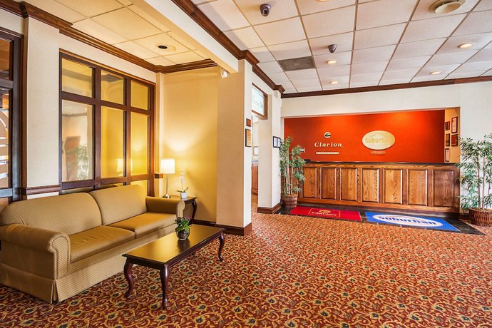 Imagen de los interiores del Hotel Clarion Inn. Foto 19