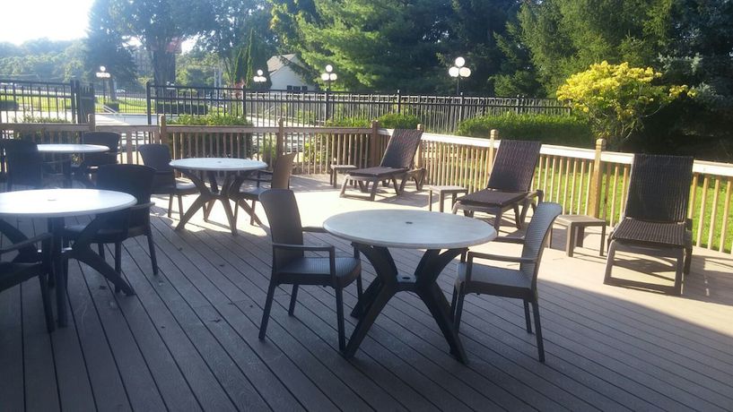 Imagen de la piscina del Hotel Clarion Inn. Foto 11