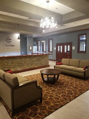 Imagen de los interiores del Hotel Clarion Inn. Foto 10