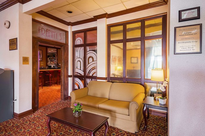 Imagen de los interiores del Hotel Clarion Inn, Fairmont. Foto 17