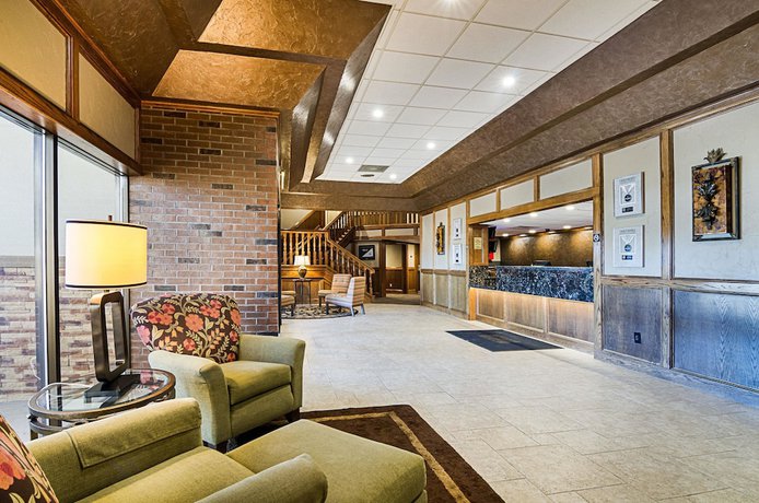 Imagen de los interiores del Hotel Clarion Inn, Garden City. Foto 15