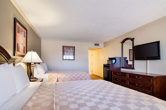 Imagen de la habitación del Hotel Clarion Inn, Garden City. Foto 5