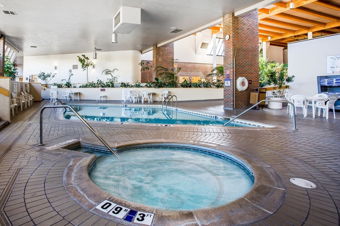Imagen de la piscina del Hotel Clarion Inn Grand Junction. Foto 16