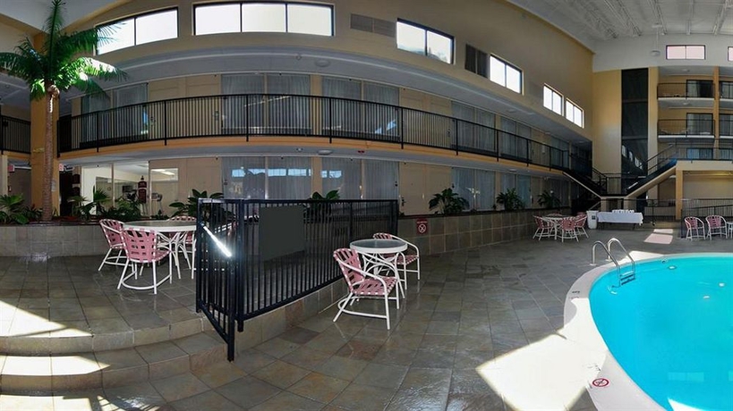 Imagen de la piscina del Hotel Clarion Inn, Murfreesboro. Foto 11
