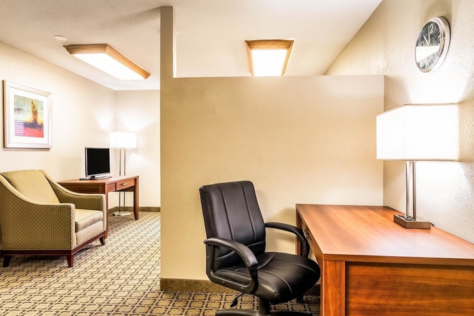 Imagen de la habitación del Hotel Clarion Inn Pittsburgh Cranberry. Foto 8