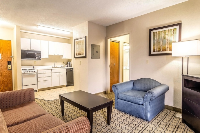 Imagen de la habitación del Hotel Clarion Inn Pittsburgh Cranberry. Foto 12