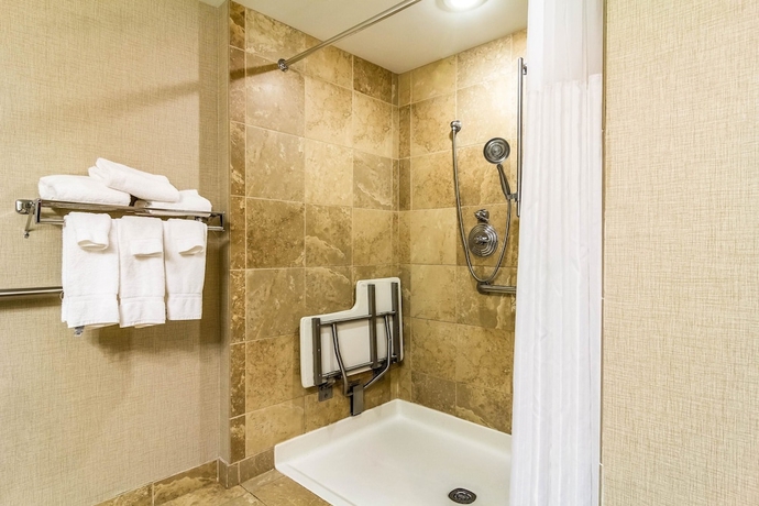 Imagen de la habitación del Hotel Clarion Inn Pittsburgh Cranberry. Foto 16