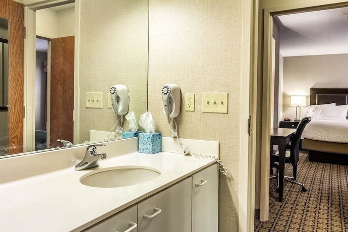 Imagen de la habitación del Hotel Clarion Inn Pittsburgh Cranberry. Foto 18