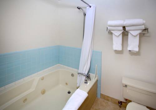 Imagen de la habitación del Hotel Clarion Inn Surfrider Resort. Foto 9