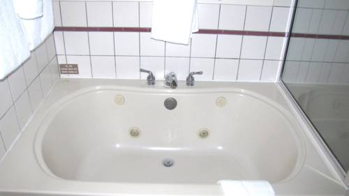 Imagen de la habitación del Hotel Clarion Inn Surfrider Resort. Foto 11