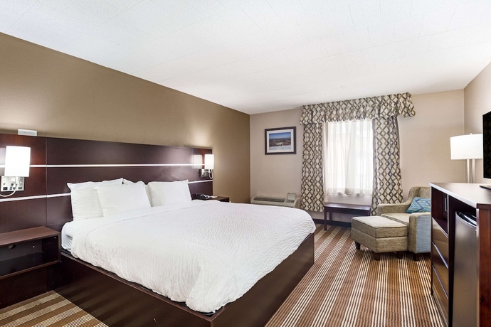 Imagen de la habitación del Hotel Clarion Inn & Suites. Foto 2