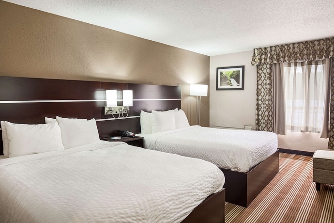 Imagen de la habitación del Hotel Clarion Inn & Suites. Foto 6