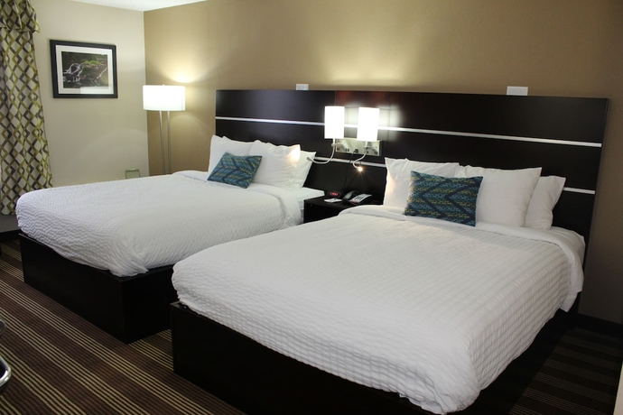 Imagen de la habitación del Hotel Clarion Inn & Suites. Foto 7