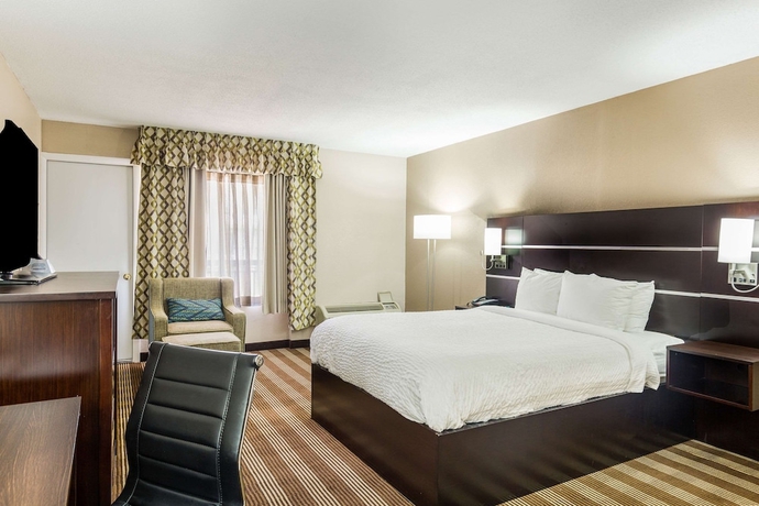 Imagen de la habitación del Hotel Clarion Inn & Suites. Foto 8