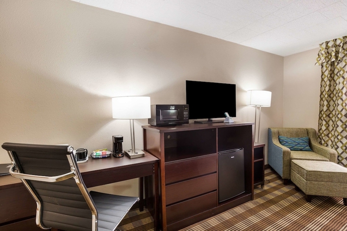 Imagen de la habitación del Hotel Clarion Inn & Suites. Foto 10