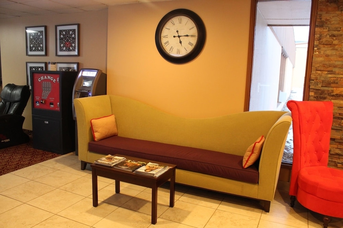 Imagen de los interiores del Hotel Clarion Inn & Suites. Foto 18