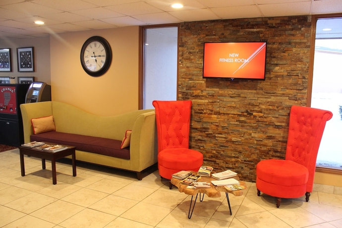 Imagen de los interiores del Hotel Clarion Inn & Suites. Foto 19