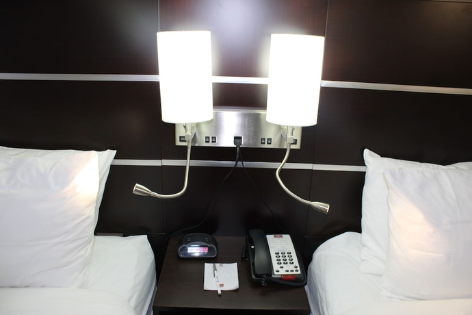 Imagen de la habitación del Hotel Clarion Inn & Suites. Foto 12