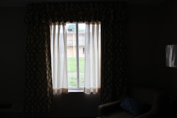 Imagen de la habitación del Hotel Clarion Inn & Suites. Foto 13