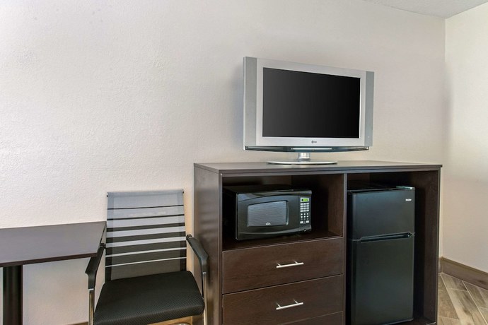 Imagen de la habitación del Hotel Clarion Inn & Suites Kissimmee-Lake Buena Vista South. Foto 9