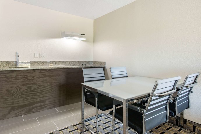 Imagen de la habitación del Hotel Clarion Inn & Suites Kissimmee-Lake Buena Vista South. Foto 13