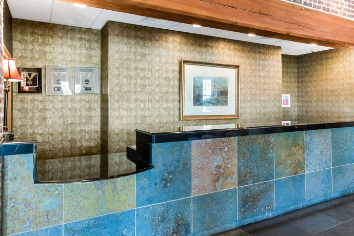 Imagen de los interiores del Hotel Clarion Inn and Conference Center. Foto 9