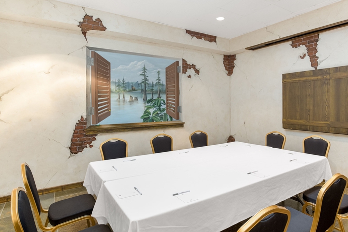 Imagen de los interiores del Hotel Clarion Inn and Conference Center. Foto 13